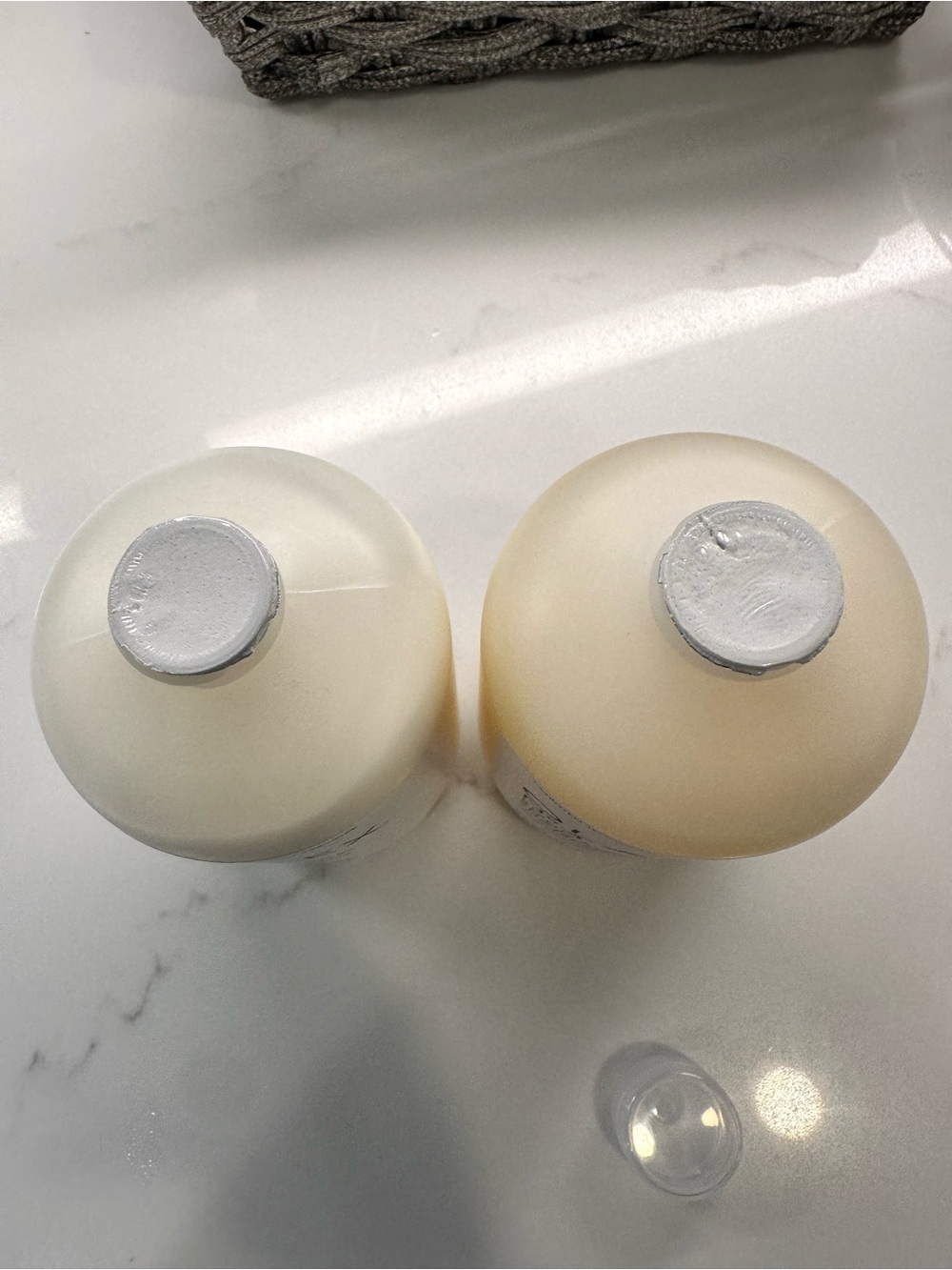 OLAPLEX No.4 Shampoo & No.5 Conditioner Duo - White & Pale Yellow - Picture 2 of 2